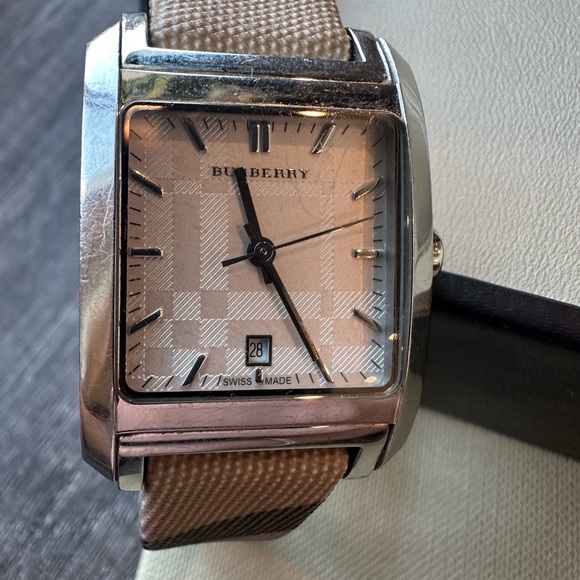 BURBERRY- Classic and Cic Ladies Nova Check Watch. Includes original boxes. - Picture 4 of 7